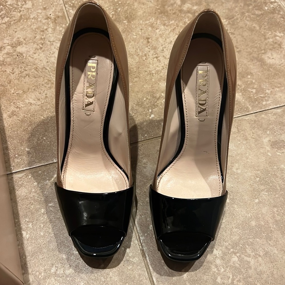 Prada Calzature Donna Heels size 37 - Tan/ Black